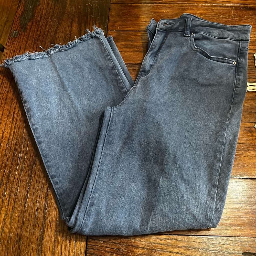 Zenana Outfitters Gray Frayed Hem Pants